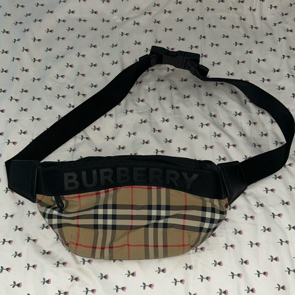 Burberry: Vintage Medium Check Nylon Belt Bag 🤎♥️💛🖤